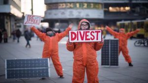 Lire la suite à propos de l’article Le mouvement citoyen de désinvestissement des énergies fossiles est en marche… Les politiques devront suivre !