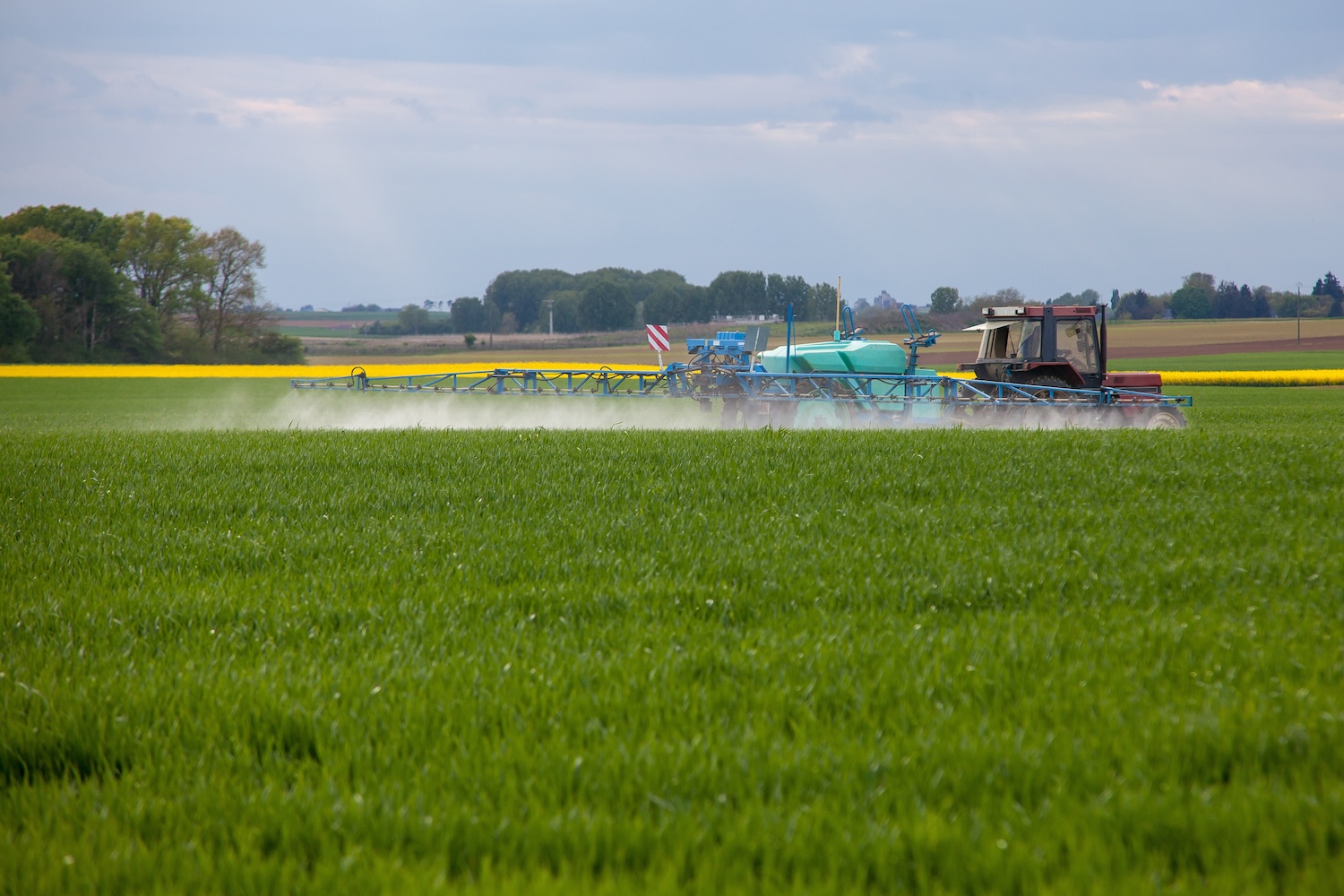 You are currently viewing Les agriculteurs exposés aux pesticides – les riverains aussi !